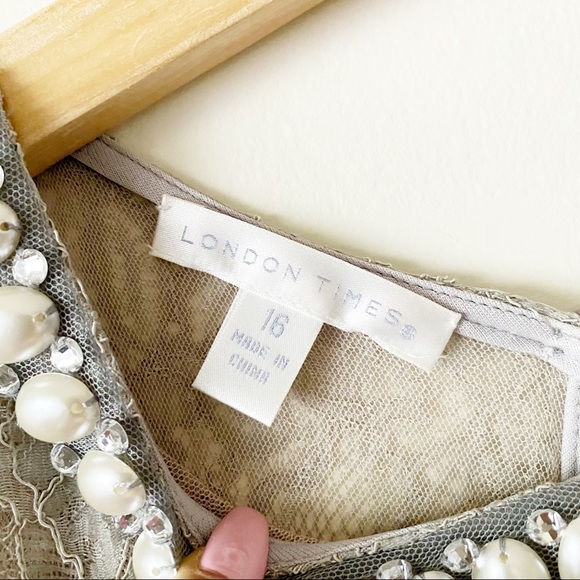 **NWT** Silver Dress w/ Jewel Collar Detail Size16 - Picture 5 of 10